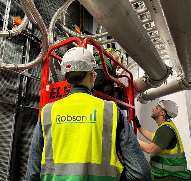 Équipe Robson IT lors d'une intervention dans un data center